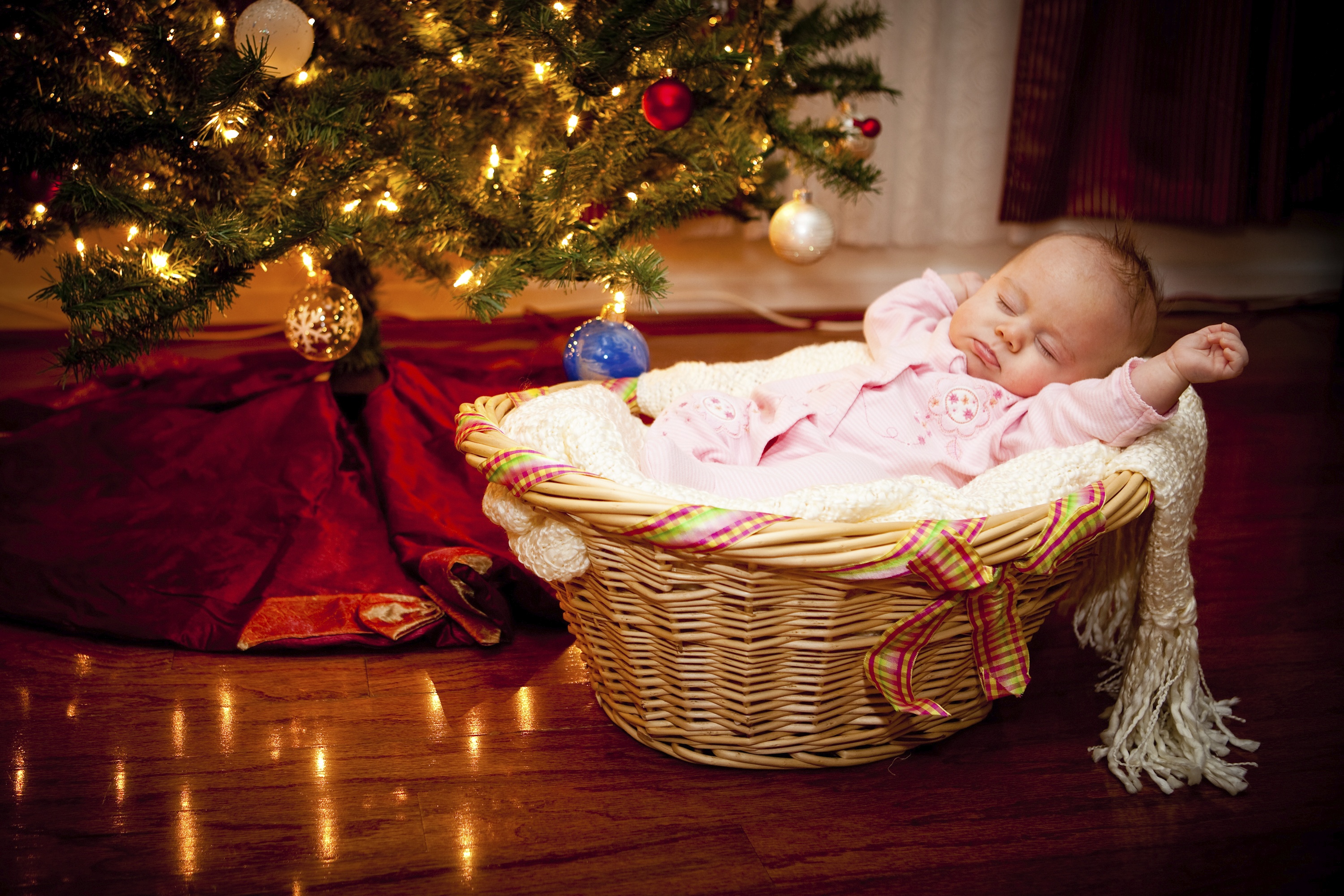 10 Ways to Celebrate Baby’s First Christmas